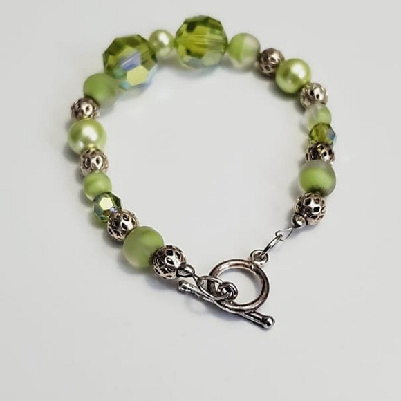 Green Bead Bracelet. 🌴 - Picture 2 of 7